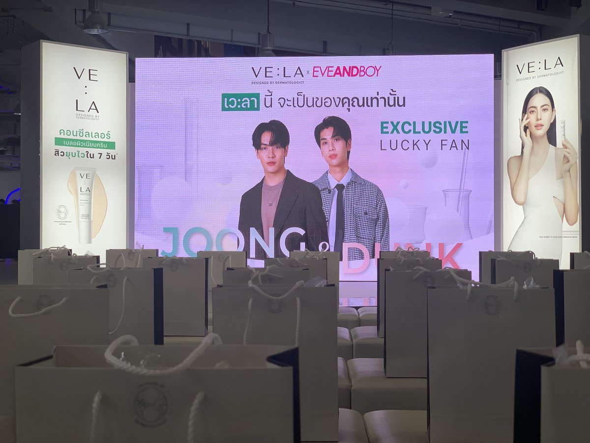 vela_skincare's tweet photo. Lucky Fans ทั้ง 60 ท่าน พร้อมกันรึยัง 🤭

ทุกที่นั่งมีของเซอร์ไพรส์กันด้วยนะ ได้อะไรกันบ้าง ถ่ายรูปอวดพร้อมติด # กันด้วยนะ

#VELAxEVEANDBOYxJOONGDUNK
#VELAxEVEANDBOY
#VELAskincare
#VELAxJOONGDUNK https://t.co/ylRImyabjA