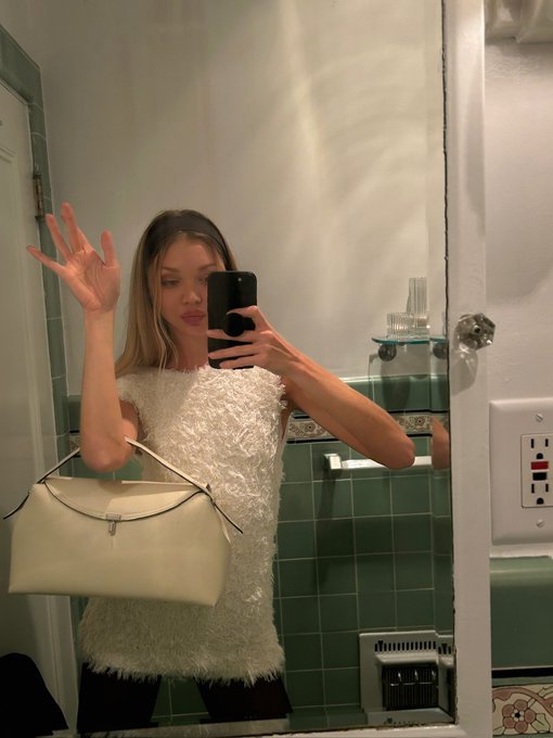 Big bag lil dress https://t.co/RZl1NtONgf<a href="/tag/gqmoty"class="tags"><span>#gqmoty</span></a>