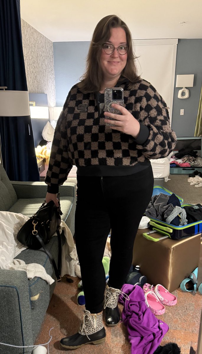 ol_scarbrain's tweet image. Leo. QT with a sign and a pic. 🌞