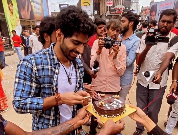 Sujithra_akil's tweet image. Wishing you Happiest Birthday Bala 🥳🥳🥳
Happy to see you like this 🔥
Many more on your way ❤️
#BalajiMurugadoss 
#VaVaralamVa
#HBDBalajiMurugadoss