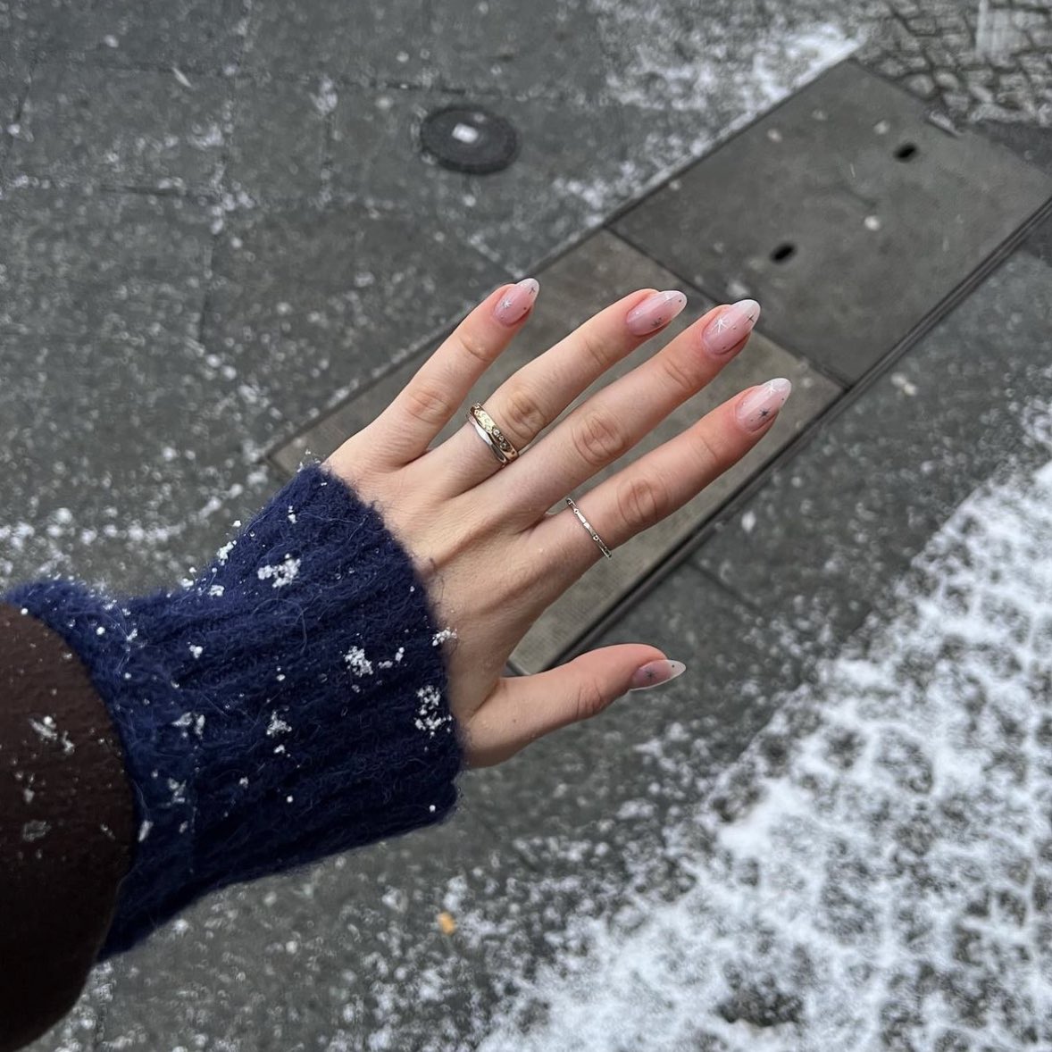 jrodaline's tweet photo. First snow of the year ☃️🧣 https://t.co/bBeUpgTG90