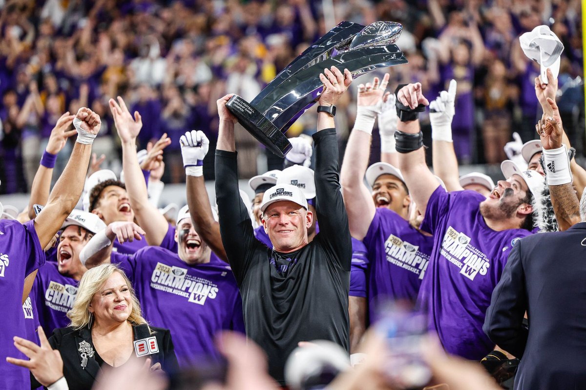 UWFBopinions's tweet photo. I love these coaches.

I love these players.

I love this team.

And I love my fellow dawg fans.

Goodnight, we're playoff bound❤️ https://t.co/QCO4xTLue4