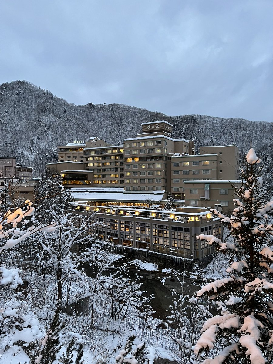 sauna__love's tweet photo. 定山渓「ミリオーネ」「鹿の湯」
北海道のサウナはどこも優しいけど…
一面雪景色、−3°の外気浴がたまらない！ https://t.co/zAc5IHbwhN
