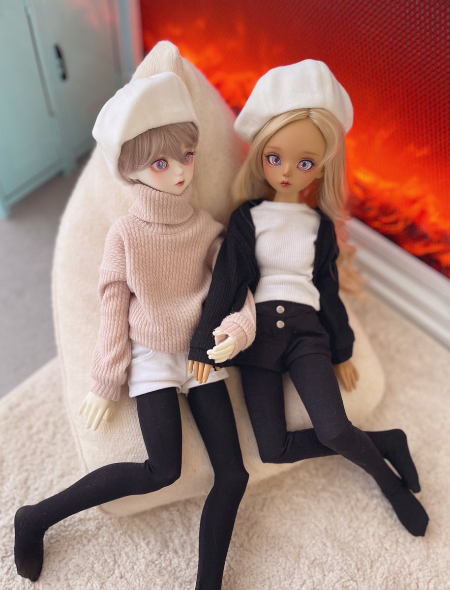 soranaros's tweet photo. 어케 찍어도 안 친해보임
남매고증이 잘된건가
#LutsANI
#레인레티샤
#LainLeticiaTwins
@AstarfNiD https://t.co/bZ97Jnqxc4