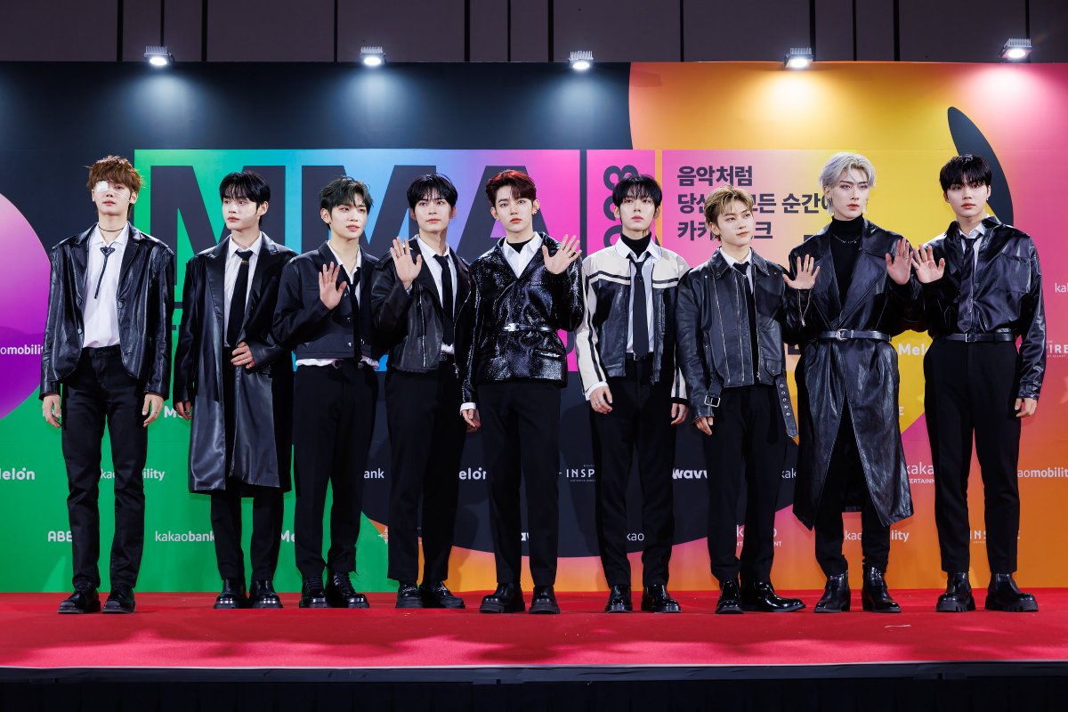 #MMA2023 레드카펫 사진 공개 #1 📸
#ZEROBASEONE #제로베이스원

지금 멜론에서 생중계 중! 🌹
kko.to/7qle6-UxZj

#멜론 #멜론뮤직어워드
<a href="/ZB1_official/">ZEROBASEONE</a>