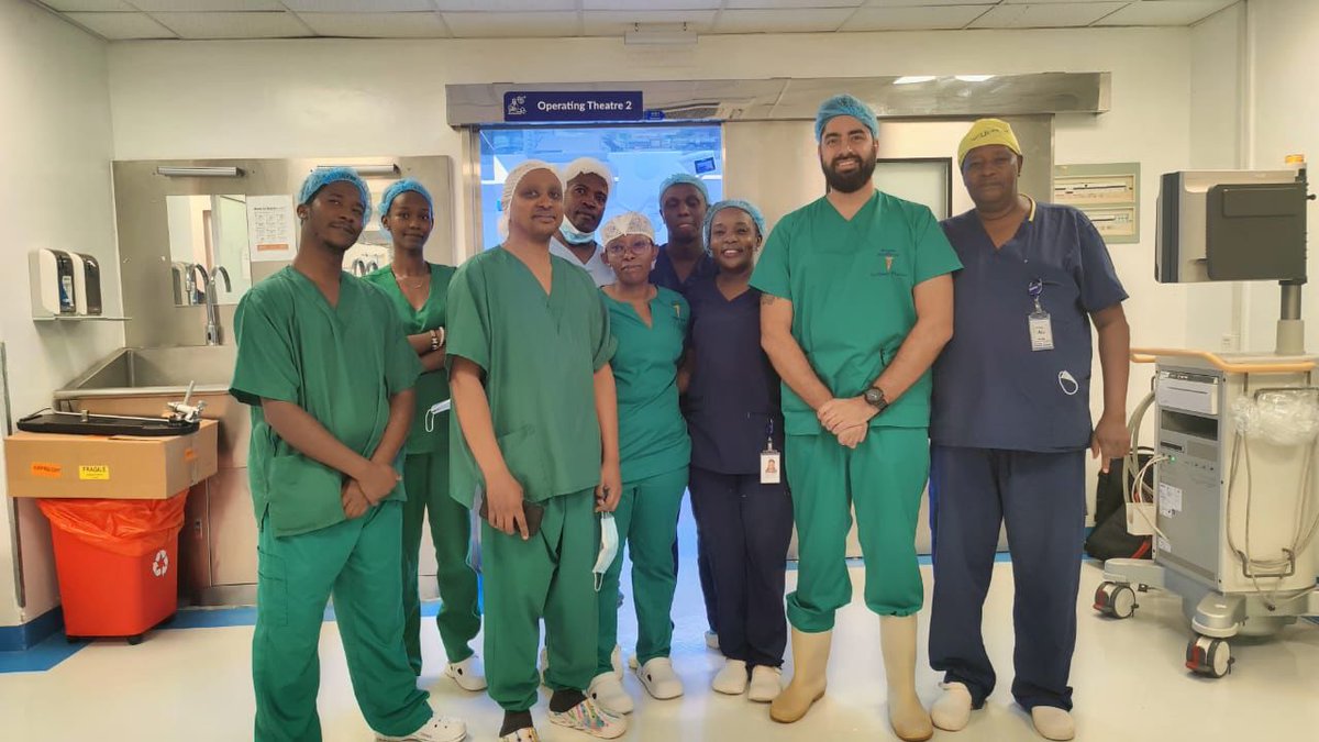 Avenue Healthcare at Parklands Hospital has successfully completed the region's first transbronchial cryobiopsy. Recently introduced at Parklands, this pioneering procedure represents a significant step forward in treating chronic respiratory conditions.