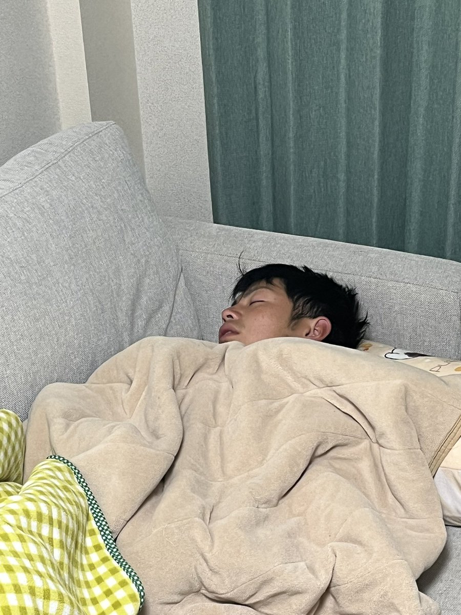 sWORLD623's tweet photo. この人いつまでいる気ですかねぇ https://t.co/hQ0iGlSa8B