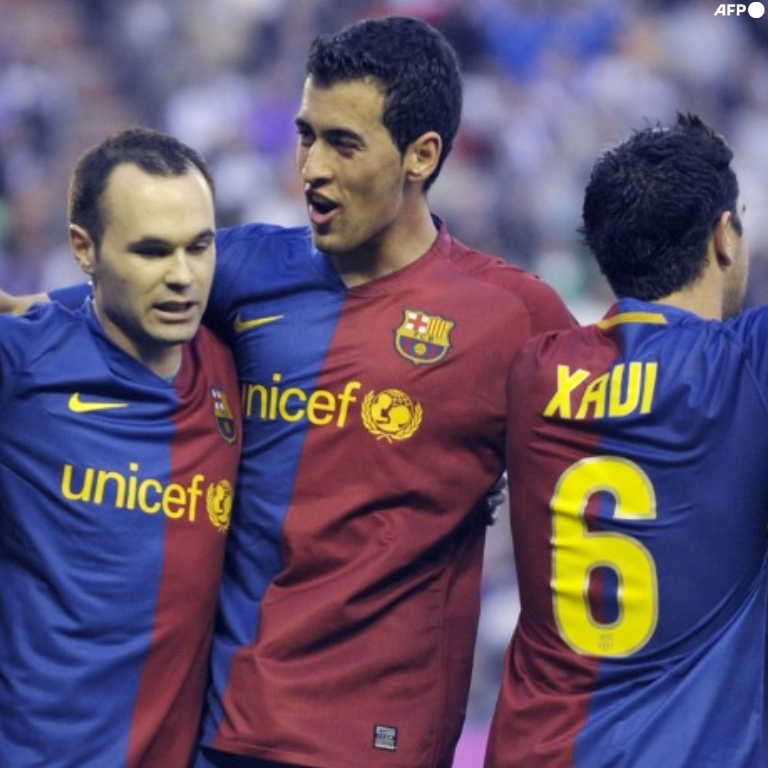 InvictosSomos's tweet photo. Nunca es un mal día para recordar al mejor mediocampo de toda la historia. No solo lo ganaron todo, sino que arrasaron, cautivaron y destrozaron mientras lo hicieron. Dominaron la escena futbolística con un juego hermoso. EL TRIDENTE DEFINITIVO.