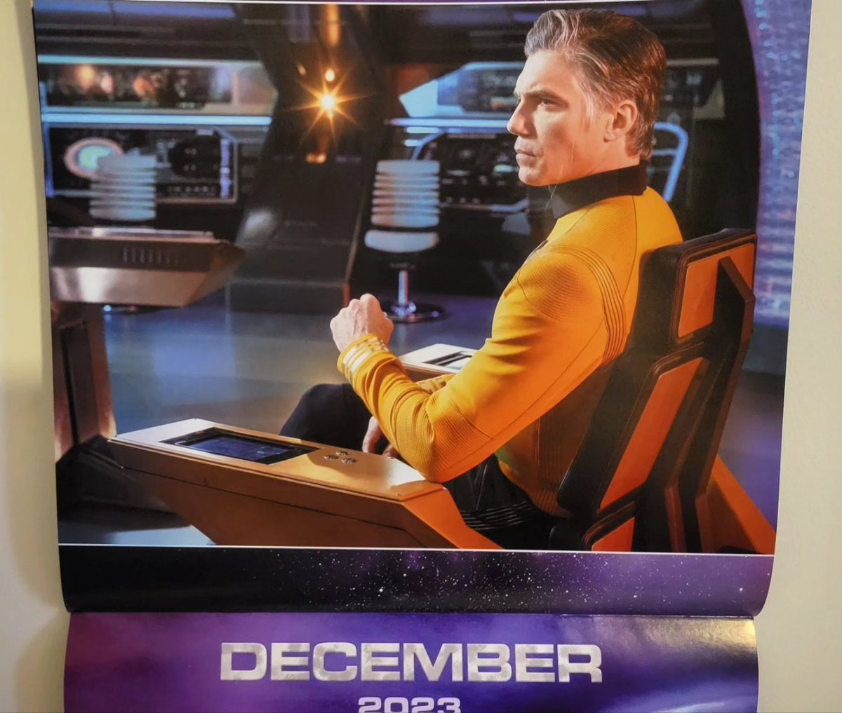 Kertrats's tweet photo. It's #December! Happy #CalendarChangeDay! #StarTrek #StarTrekDiscovery #StarTrekLowerDecks #calendarchange https://t.co/hAO1IsvF6K