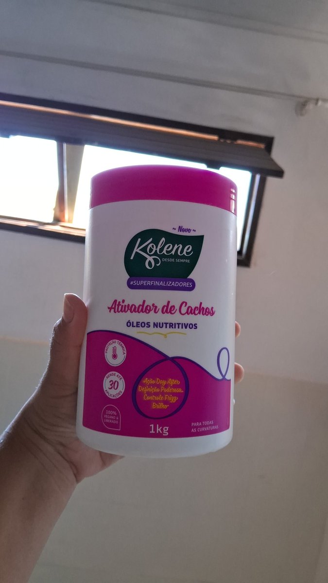 Bartata_'s tweet photo. Uma dica para minhas amigas(o) cacheadas

Achei o melhor creme! Ele é Barato e que deixa o cabelo com aspecto hidratado, definido e o melhor, LEVE.
Produto veg LIBERADO!
N coloquei fé, mas agora recomendo pra todo mundo!
1kg paguei R$25,50
@CabeloKolene
#Cachos #definição #Kolene https://t.co/IiUCFk8Z35