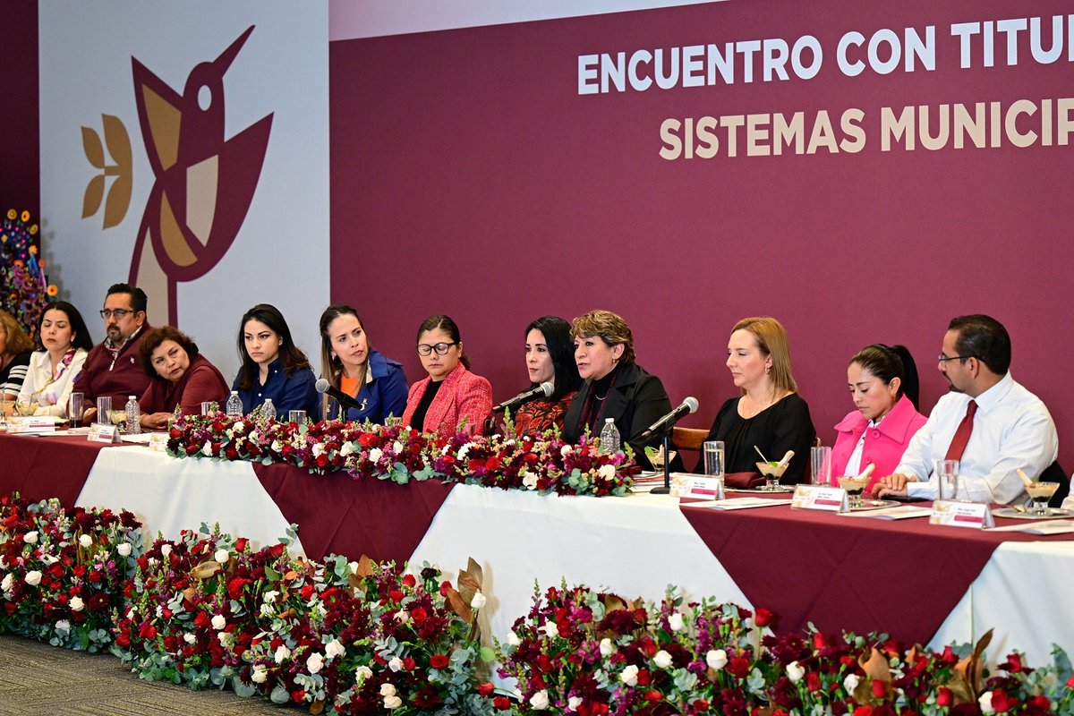 ENCONCRETO_'s tweet photo. Reunión de la Gobernadora Delfina Gómez Álvarez con titulares del DIFEM y de los 125 Sistemas Municipales DIF*

*TOLUCA*, Estado de México.- La Gobernadora Delfina Gómez Álvarez sostuvo una reunión de trabajo con titulares de los 125 Sistemas Municipales DIF. https://t.co/g7NtMhdQHh