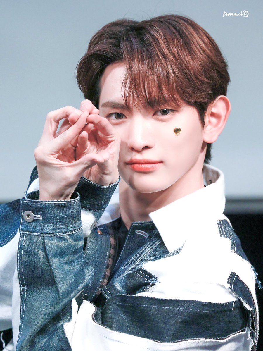 PresentLEW's tweet photo. 221202 🐉 래곤이 #LEW #이의웅 #템페스트 #TEMPEST #웅도리 https://t.co/8FWYCwCev4