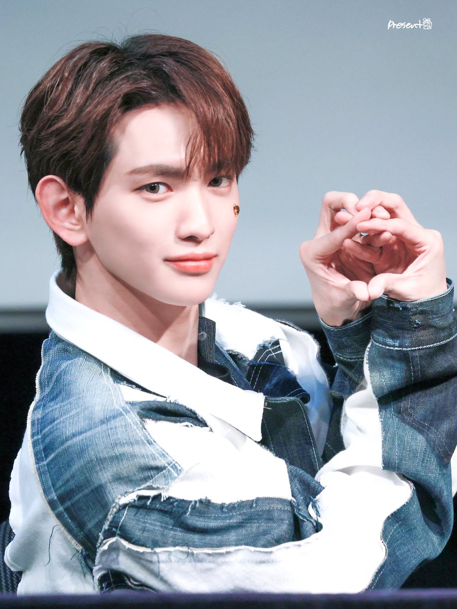 PresentLEW's tweet photo. 221202 🐉 래곤이 #LEW #이의웅 #템페스트 #TEMPEST #웅도리 https://t.co/8FWYCwCev4