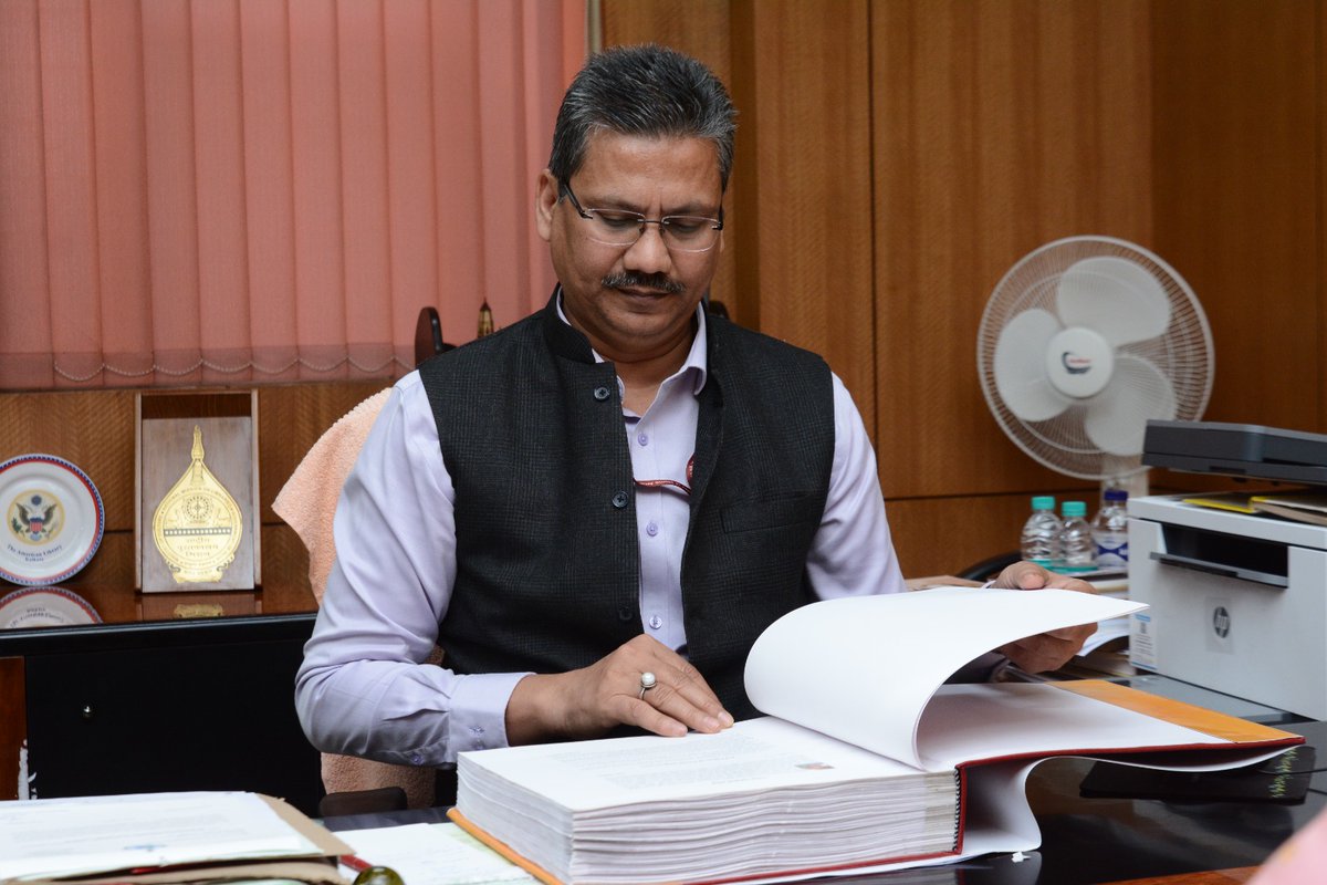 NationalLib_GoI's tweet photo. Group Chairman of Assam Daily Newspaper 'Pratidin' Mr. Jayant Barua handed over the Braille version of "Hemkos Dictionary", translated into Assamese language, to the DG of the @NationalLib_GoI, @DrAPSingh_BHU on last 30.11.2023.
#BooksforAll
#LibraryforAll
#KnowledgeIsPower https://t.co/CJwdiq3VjA