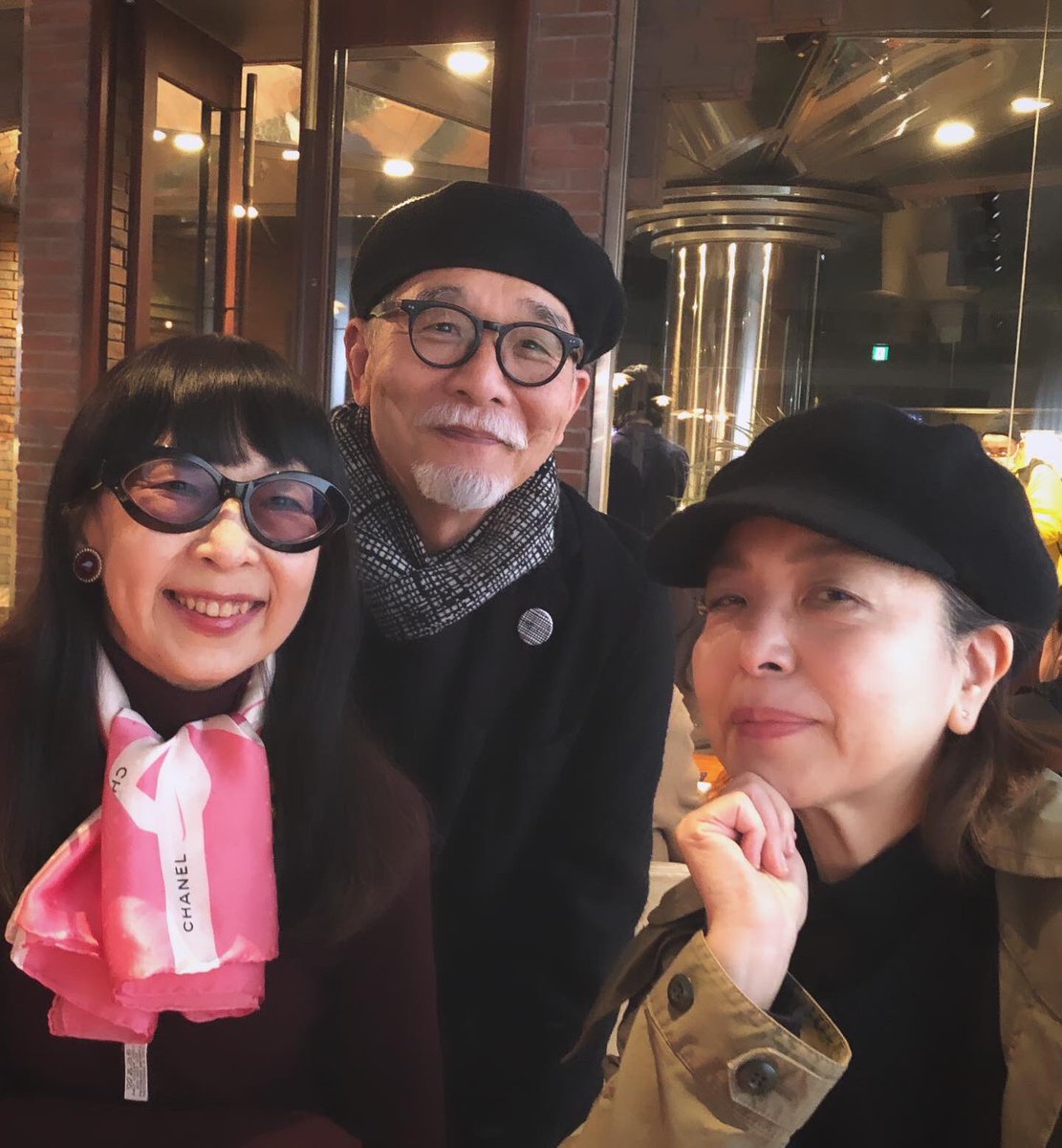 33mihal's tweet photo. 昨日はWAVE BLUE展の内覧会へ
何年か振りに懐かしい友人たちと
バッタリ
天井の高い広々としたギャラリーで
作品がイキイキと展示されていました
1月8日まで
#waveblue
#lurfmuseum
#代官山
#tokyo https://t.co/RZME9I8wnK
