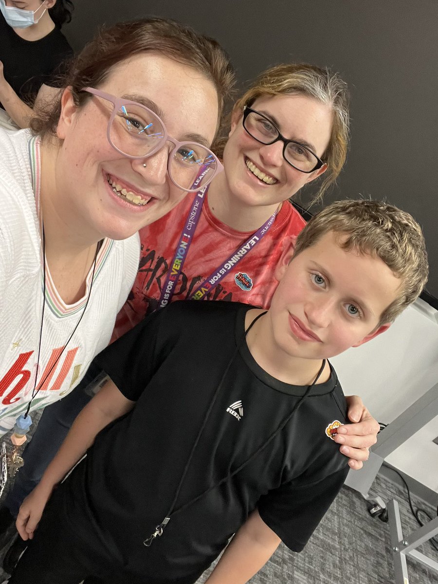 Mrs_T_theIT's tweet photo. Love getting to spend my evening with some former colleagues and students! @MissAndrew_FCE #HumbleISDCodes https://t.co/feJ5KJrVl9