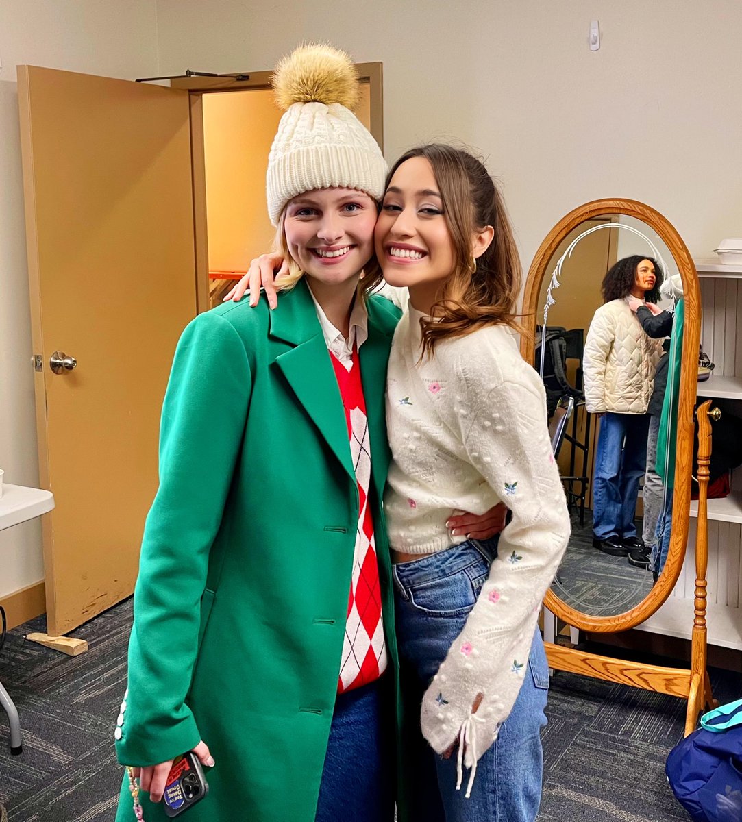 ZeniaMarshall's tweet photo. #ItsAWonderfulKnife now streaming on @Shudder and @AMCPlus ❤️📺🍿 Available on VOD to rent or buy! 💁🏻‍♀️📼

So much gratitude to the team for having me🎄🎥🔪✨ Twas a bloody good time 😝👀 🥰

#HorrorMovie #Slasher #Christmas #Darla #bts #shudder #amc
#michaelkennedy #tylermacintyre https://t.co/7Ch5aWQZC8