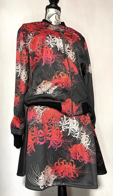 お知らせ 受注中のスカートのサイズ展開に XL・2XLが加わりました! リクエストありがとうございました!  現在スカートは ・彼岸花(赤/青) ・戯曲(白/ピンク) ・孔雀(ブラック)が登場中です 