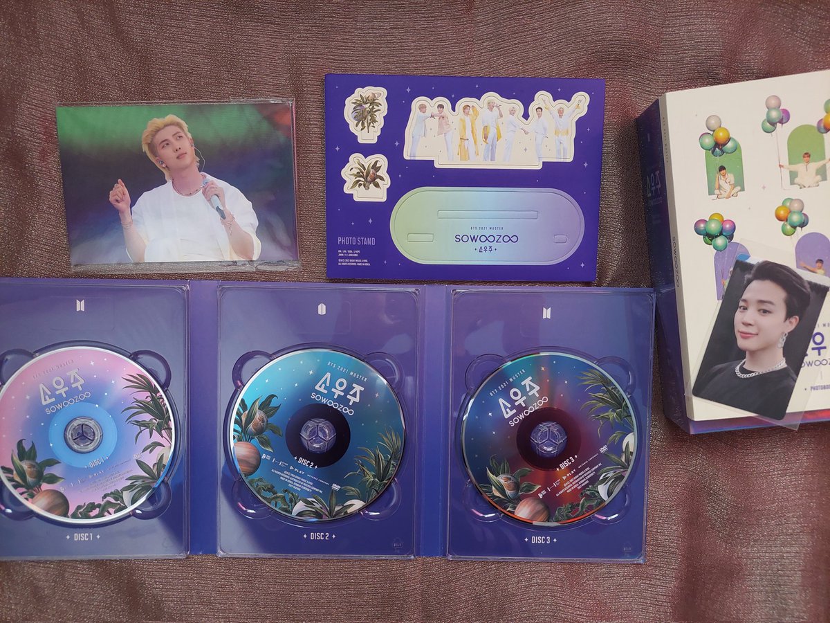 parkminsi07's tweet photo. 2021 Muster Sowoozoo unsealed DVD
Complete inclusions with JIMIN PC

~ Outbox (clean)
~ PB
~ Photo stand
~ CDs (never played)
~ OT7 holo postcards

P 1000
PAYO 900 + LSF

MOP: Gcash/BDO/Maya
MOD: J&amp;T, GGX &amp; FLASH

pls help rt
♡ bts onhand ph wts lfb wtb lfs https://t.co/5KsHNNIr5i