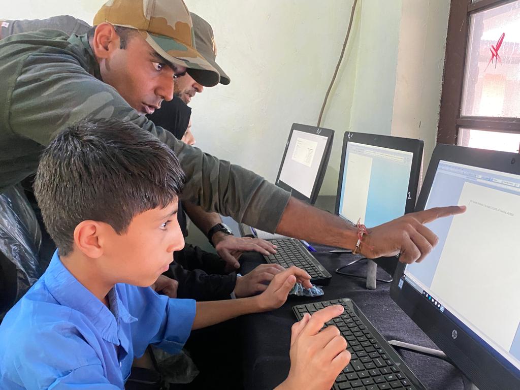 FairoozAhmad5's tweet photo. Computer literacy is the education needed to progress and embrace the future. Let us acknowledge it and make the much-needed change this Computer Literacy Day.
#WorldComputerLiteracyDay
#DigitalLiteracy
#TechLiteracyWave
#KeyToTechWisdom https://t.co/v9kcW4Qvwc
