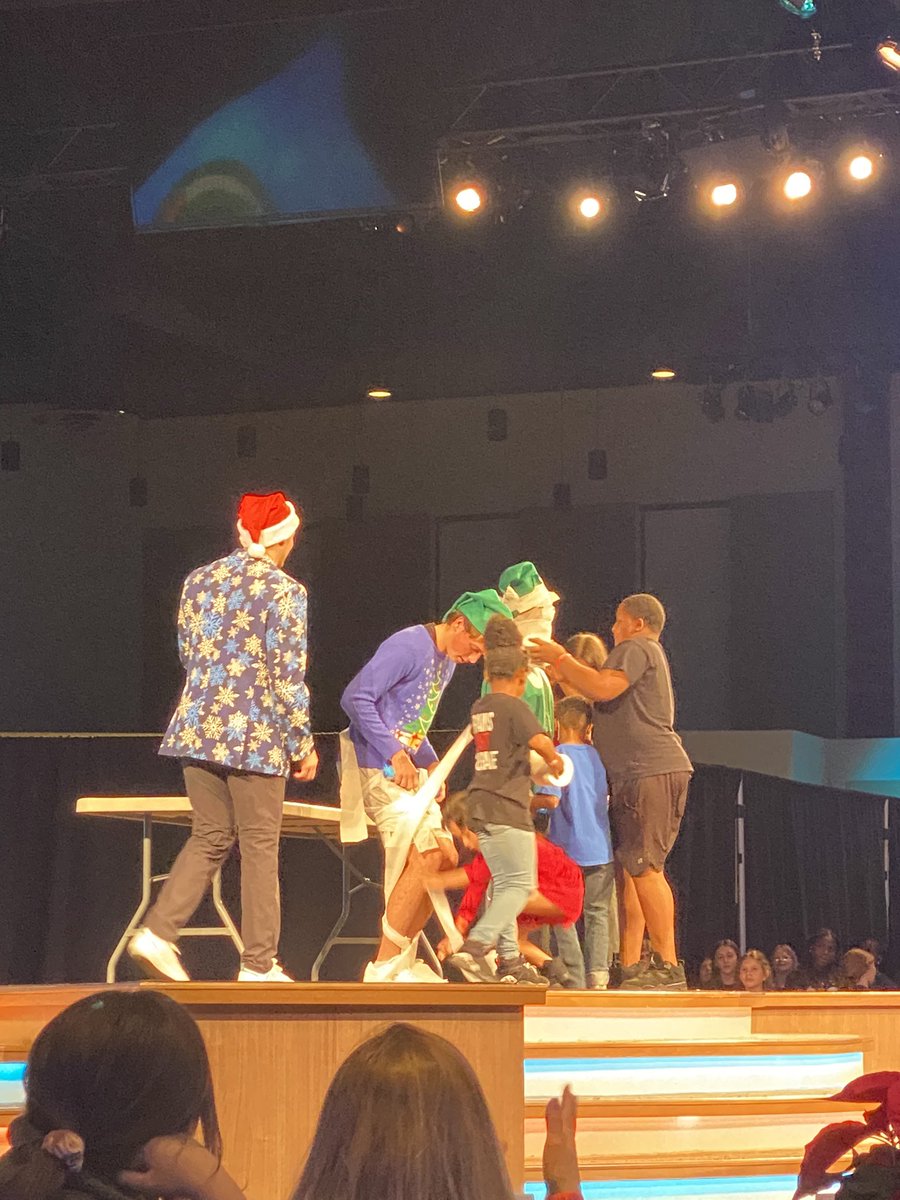 KatachaMiller's tweet photo. Thank you Second Baptist Church for hosting Angels of Light! It was so nice to see our students &amp; their families experience such a great event! Your kindness and generosity is appreciated! ❤️💙🙏🏾🤗 #angelsoflight #communityoutreach #itsthemostwonderfultimeoftheyear #HolidayCheer https://t.co/3niOlV048j