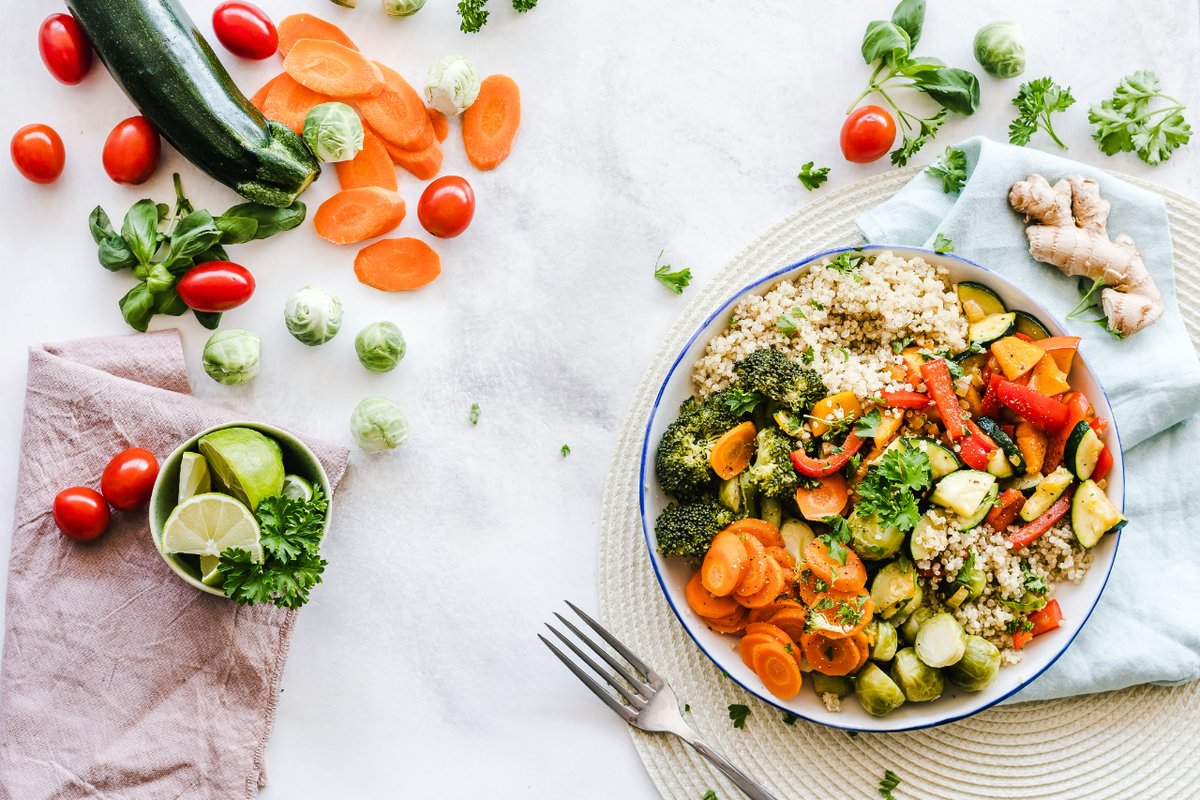 🥗 Nutrition plays a vital role in sleep. As your Sleep Health Coach, I'll share tips on the best foods to eat for a good night's rest. Let's eat our way to better sleep! #SleepNutrition #HealthyEating'