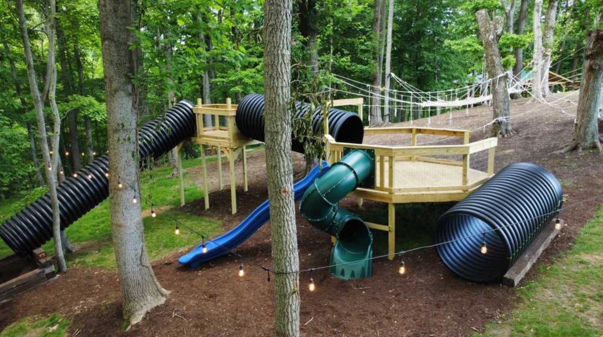 Dive into Kentucky's finest at Off The Hook RV Campground! 🚤💦 Less than a mile from Lake Cumberland's sprawling shoreline and endless waters, they're serving up watersport opportunities like nobody's business! 📍 👉 t.ly/m7IDY