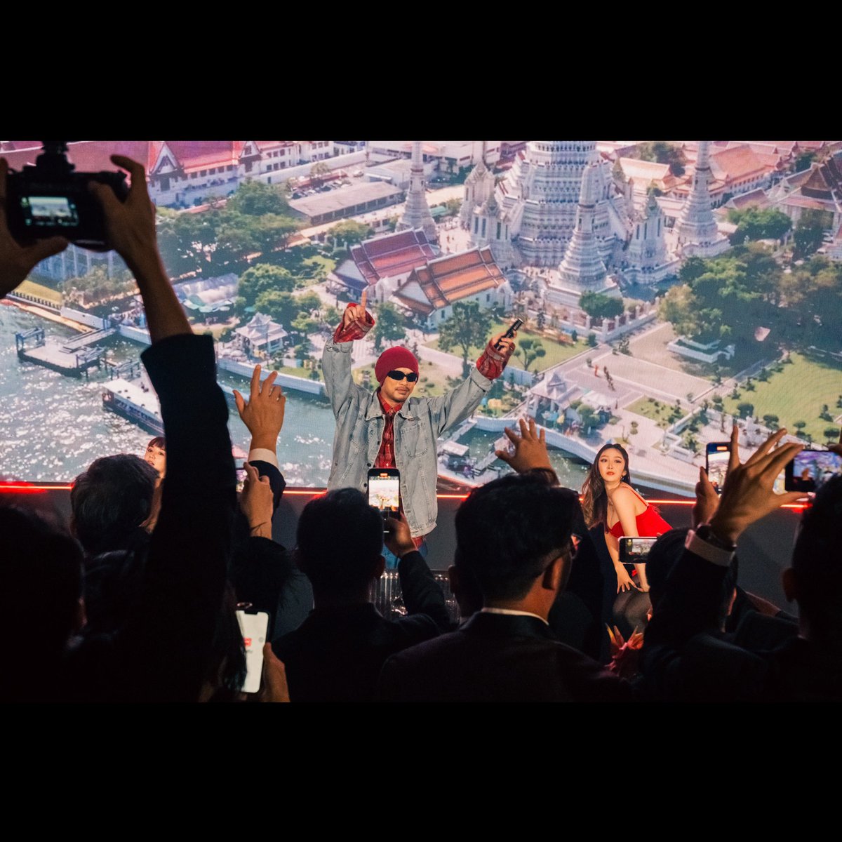 NameweeO's tweet photo. I didn’t know until tonight that so many Malaysians own Ferraris. So rich leh... 

Ferrari Owners Club Malaysia #FOCM Thanks for having me on stage！ https://t.co/PLDYrOY8Zk