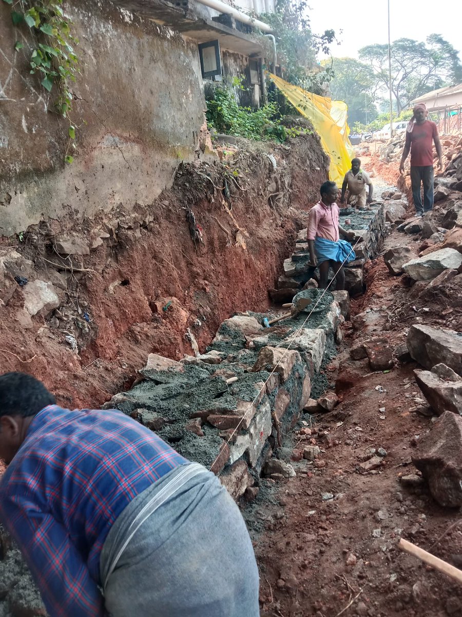 DRMPalghat's tweet photo. Column Erection works and other construction works are progressing in full swing at Ferok Railway station under #AmritStations scheme.
Get Ready to witness a remarkable transformation of the station soon.
#SRInfraUpdates #Ferok #drmpalakkad
@RailMinIndia @GMSRailway https://t.co/HwJSBB15DX