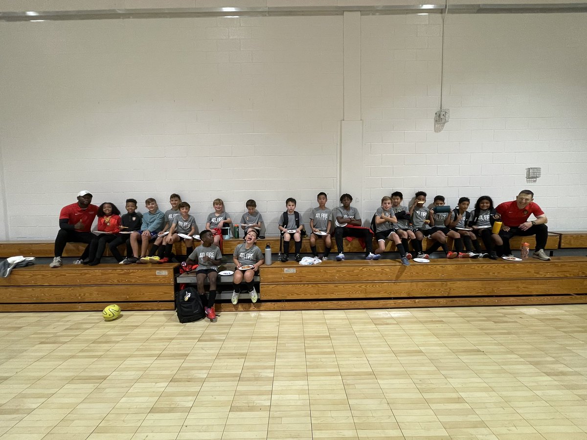 The U11 boys’ Elite Pool, coached by Coach Tavani and Coach Charles, had fun at their last futsal training session of the Fall season celebrating their outstanding season and Coach Charles’ birthday! ⚽️ #weareafu