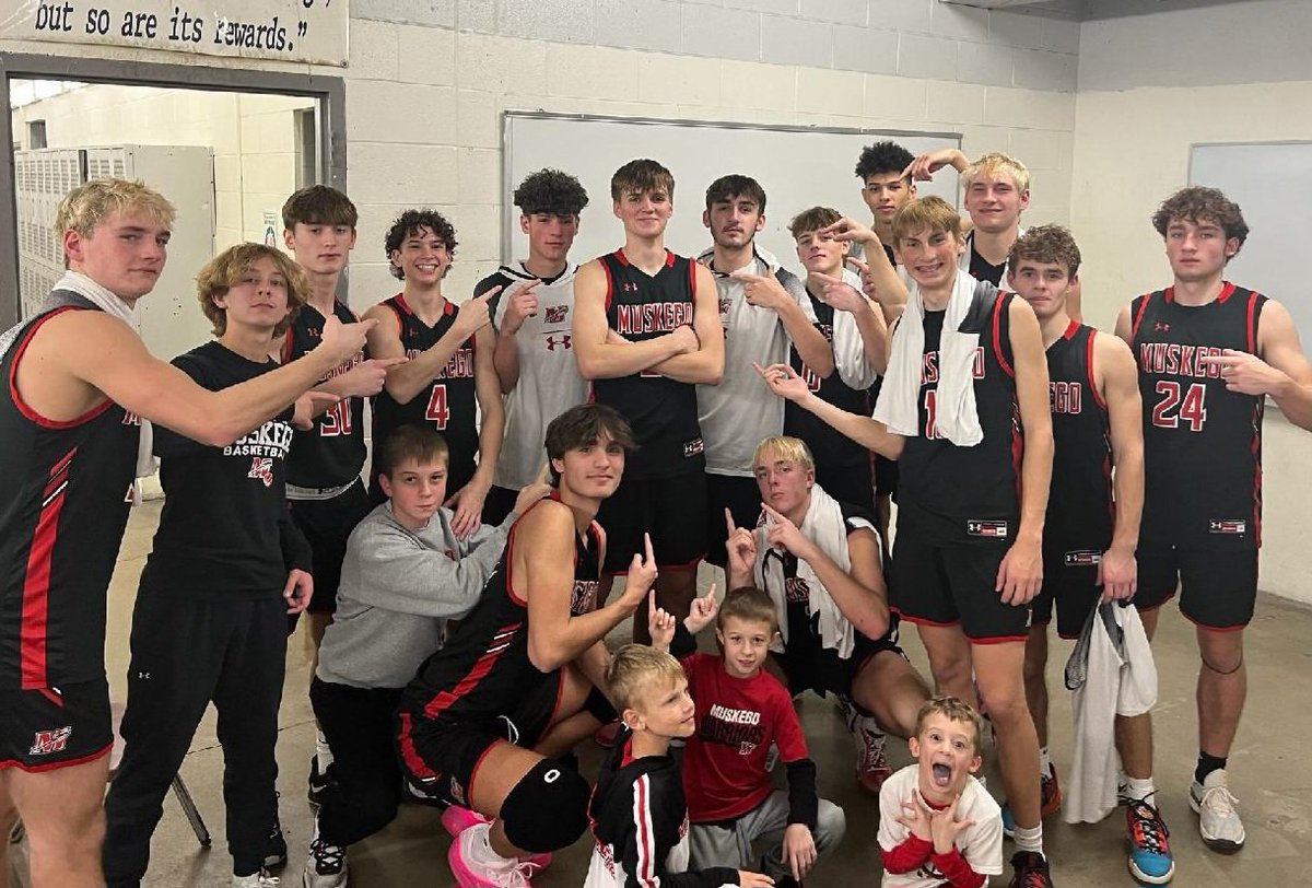 MuskegoHSHoops's tweet image. Big conference win tonight! 🐶 of the game is Milosh Angrick!! 🔥🏀