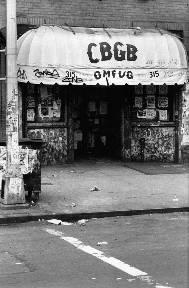 50 years ago 
Country, Bluegrass and Blues opens 🎸

In December 1973, Hilly Kristal opened the CBGB bar, which later became a springboard for countless punk and rock bands

#punk #punks #punkrock #cbgb #omfug #bowery #newyorkcity #history #punkrockhistory