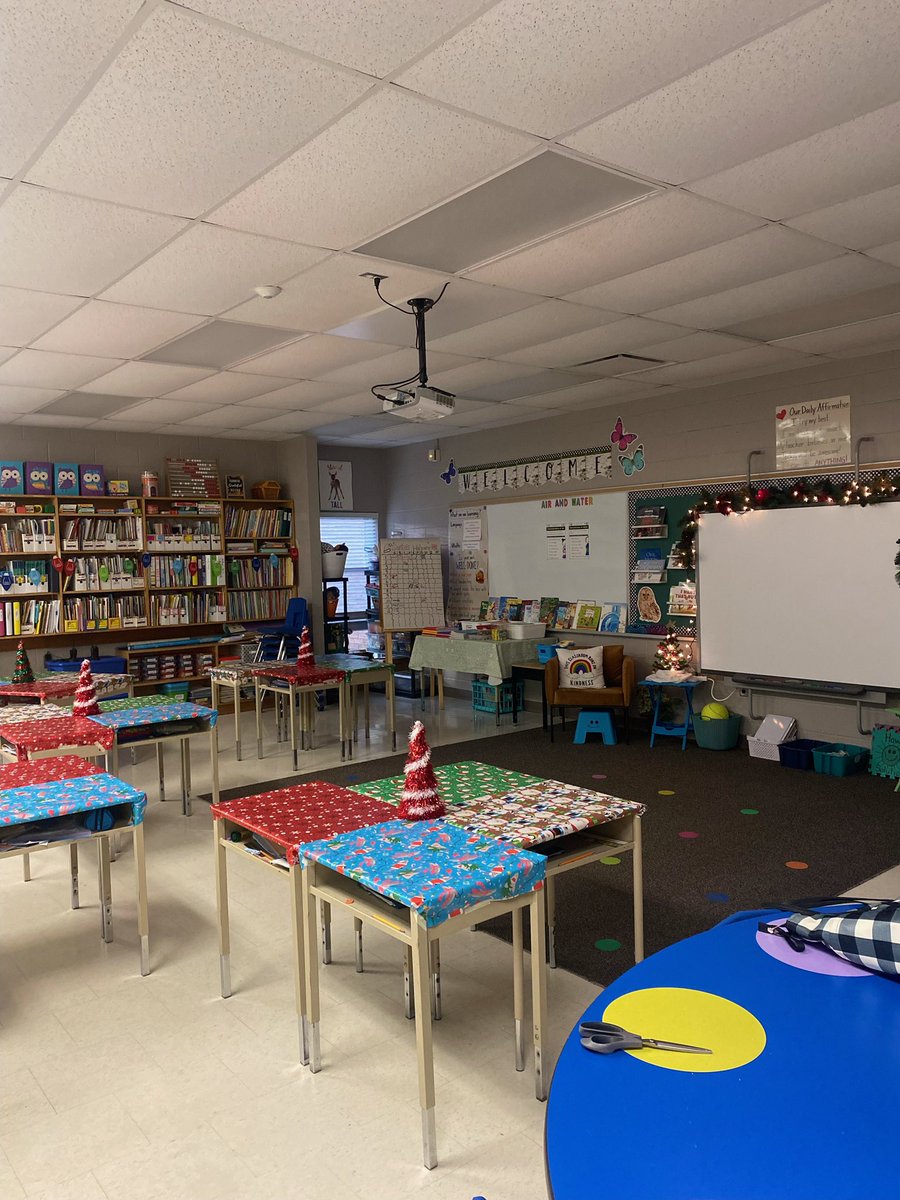 TempleTVDSB's tweet photo. Today I “Decked the Desks” and got the classroom ready for December and the upcoming holidays! #lockespride https://t.co/oMRig7mLa1
