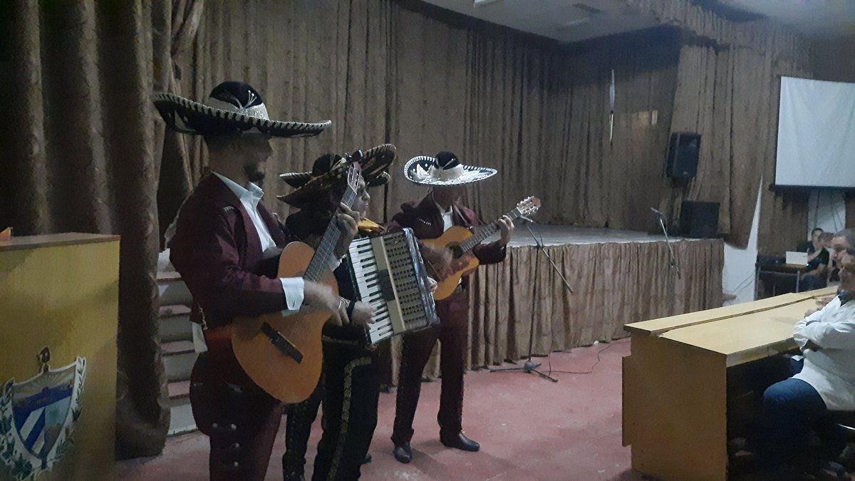 SaludDPinar's tweet photo. Al ritmo y las voces Mariachi con piezas emblemáticas del pentagrama mexicano y danza de la Escuela Vocacional de Arte, se desarrolló el Acto homenaje a los trabajadores de la salud en el hospital Abel Santamaria Cuadrado #PinardelRío. 

#CubaPorLaVida 🇨🇺 https://t.co/83sZR719He