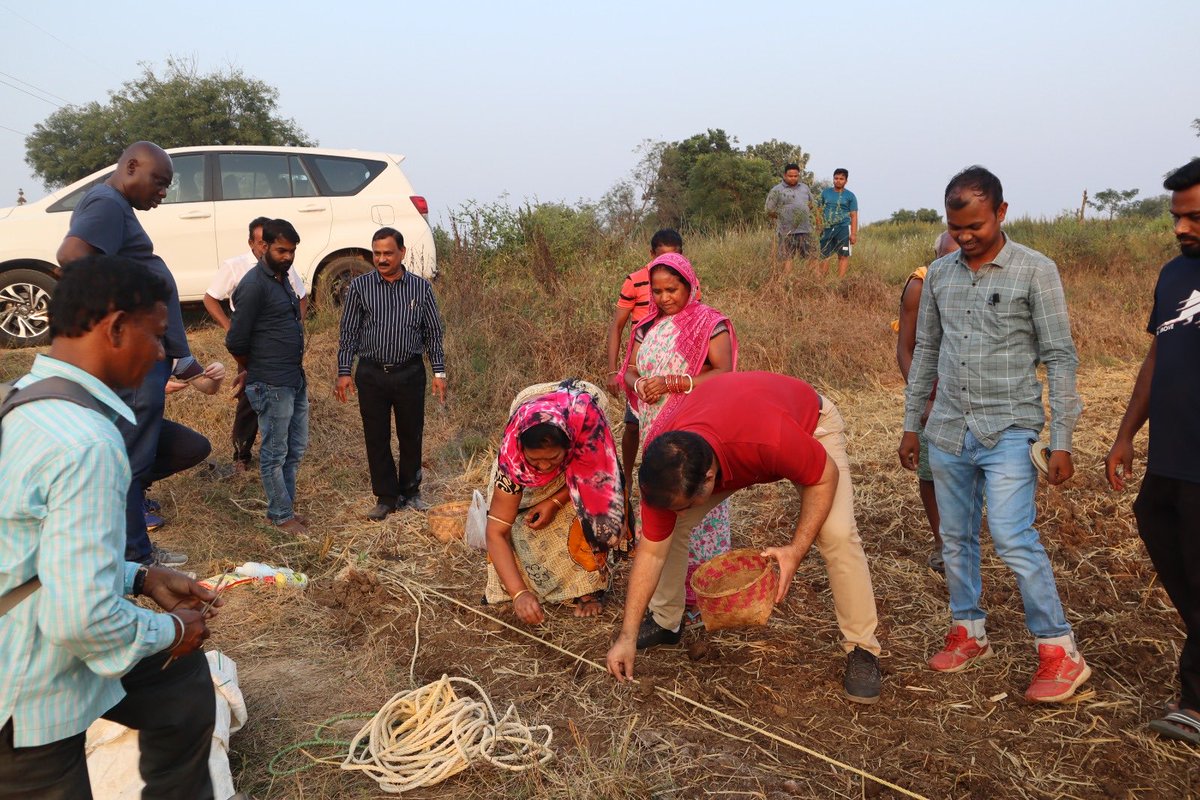 It is so fulfilling to join the rituals on seed sowing &amp; sharing the experience with the farmers. Probably the most extensive pulses intensification initiative in rice fallows by ⁦<a href="/krushibibhag/">କୃଷି ବିଭାଗ, ଓଡ଼ିଶା</a>⁩. ⁦<a href="/ICRISAT/">ICRISAT</a>⁩ takes pride 2 contribute 4 its success ⁦<a href="/arvindpadhee/">Arabinda K Padhee</a>⁩