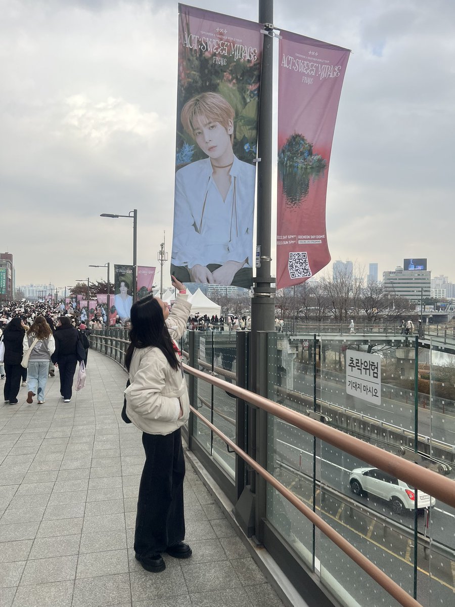 투바투 이따봐용💙
사운드체크 파이팅🥹

#투모로우바이투게더 #TOMORROW_X_TOGETHER #TXT #ACT_SWEET_MIRAGE #TXT_ASM_TOUR