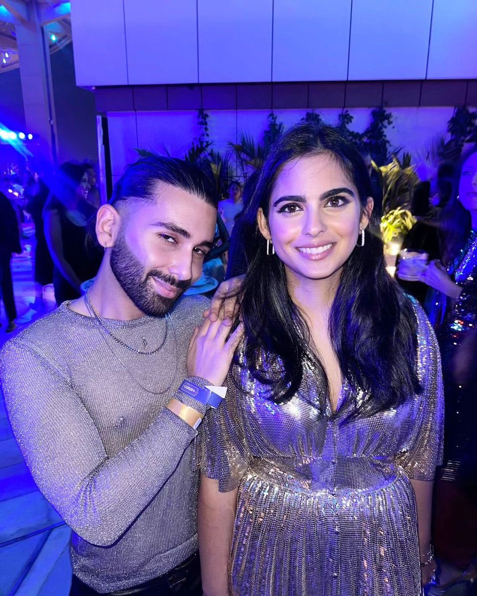 mid_day's tweet photo. #InPhotos | #MiddayEntertainment
Isha Ambani dazzled at the grand opening of her latest art exhibit at nmacc india, joined by a star-studded crew including Orry, Shanaya Kapoor & Bhumi Pednekar
#nmaccindia #nmacc #IshaAmbani #Orry #OrhanAwatramani #BhumiPednekar #Shanayakapoor #Piasutaria