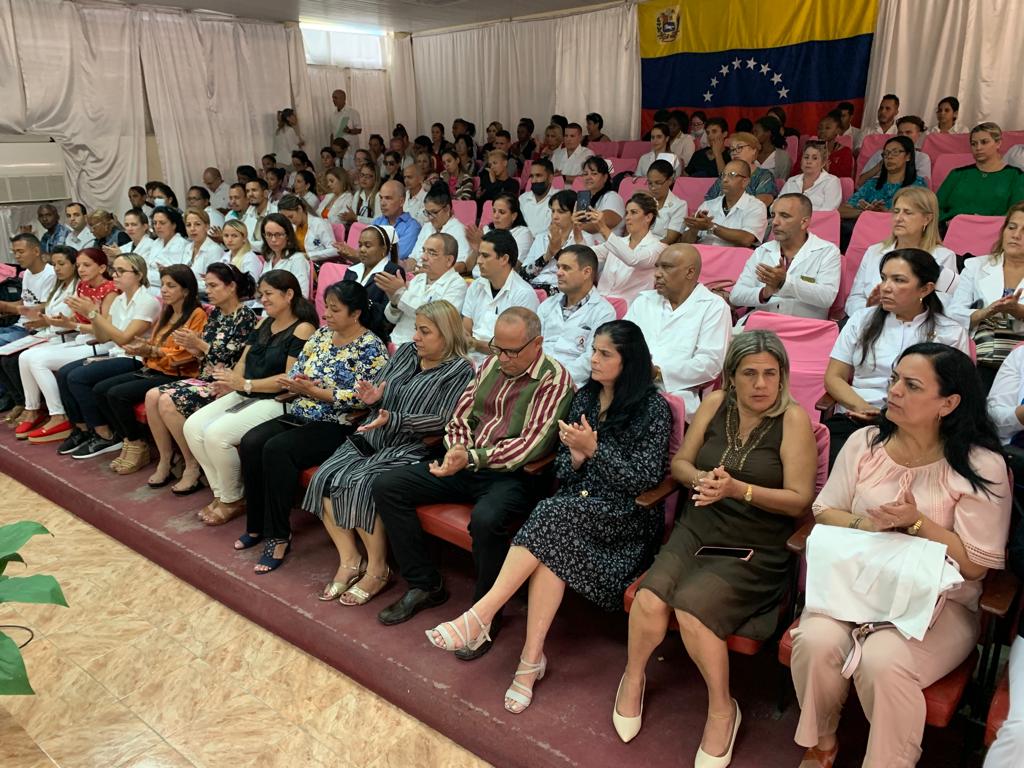 SaludDPinar's tweet photo. La consagración, profesionalidad y altruismo del personal de la Salud fueron resaltados este viernes, durante Jornada de Homenaje en la Universidad de Ciencias Médicas #PinardelRío. 

#CubaPorLaVida 🇨🇺 https://t.co/5vTQKhbiRs