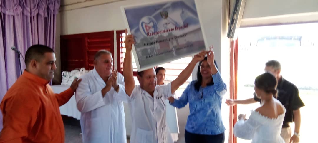 SaludDPinar's tweet photo. Acto municipal por el día de la Medicina Latinoamericana en #ConsolacióndelSur . Marco propicio para reconocer a Colectivos y trabajadores que se han destacado durante el año. Especial Reconocimiento para el Dr Julián Domingo Fàbregas, toda una institución. 
#CubaPorLaVida 🇨🇺 https://t.co/fVb8fnVXMw