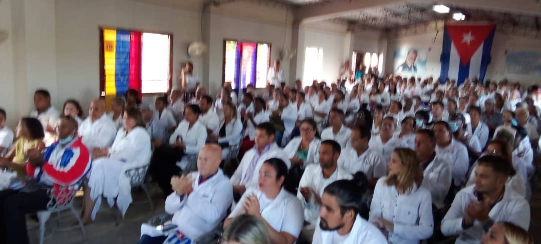 Acto municipal por el día de la Medicina Latinoamericana en #ConsolacióndelSur . Marco propicio para reconocer a Colectivos y trabajadores que se han destacado durante el año. Especial Reconocimiento para el Dr Julián Domingo Fàbregas, toda una institución. 
#CubaPorLaVida 🇨🇺