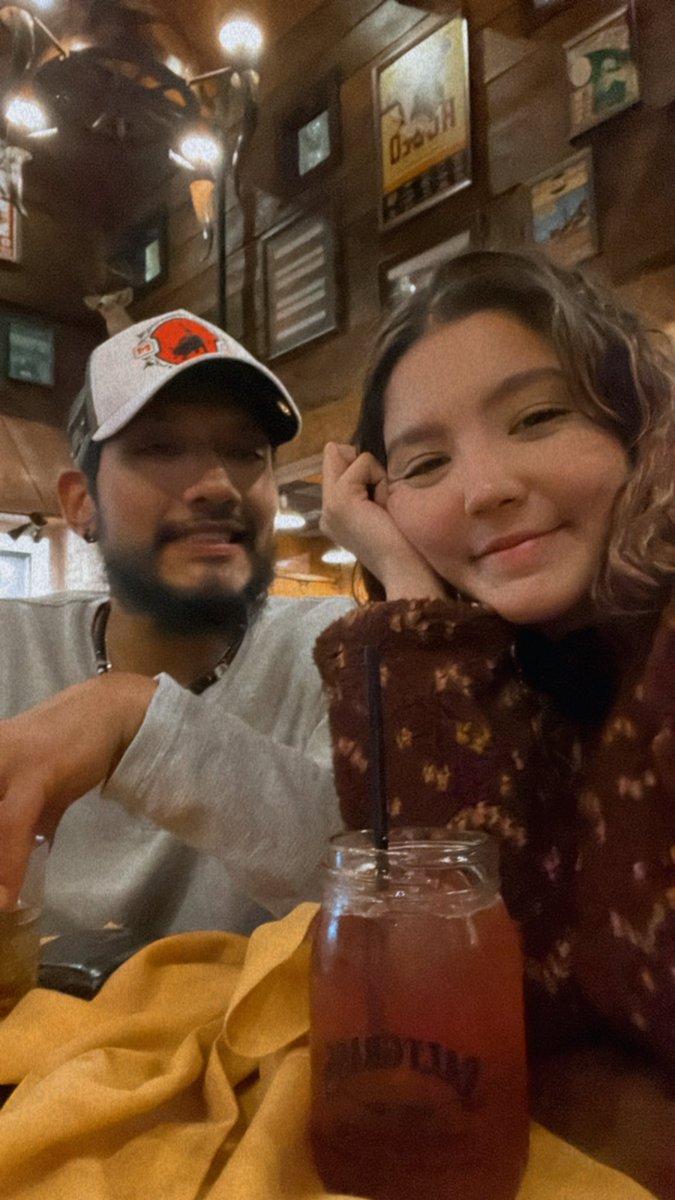 FxckingGiraffe's tweet photo. Celebrating 6 years of fuckin this guy 🤩 lmao https://t.co/Qc1Zf9sgnj
