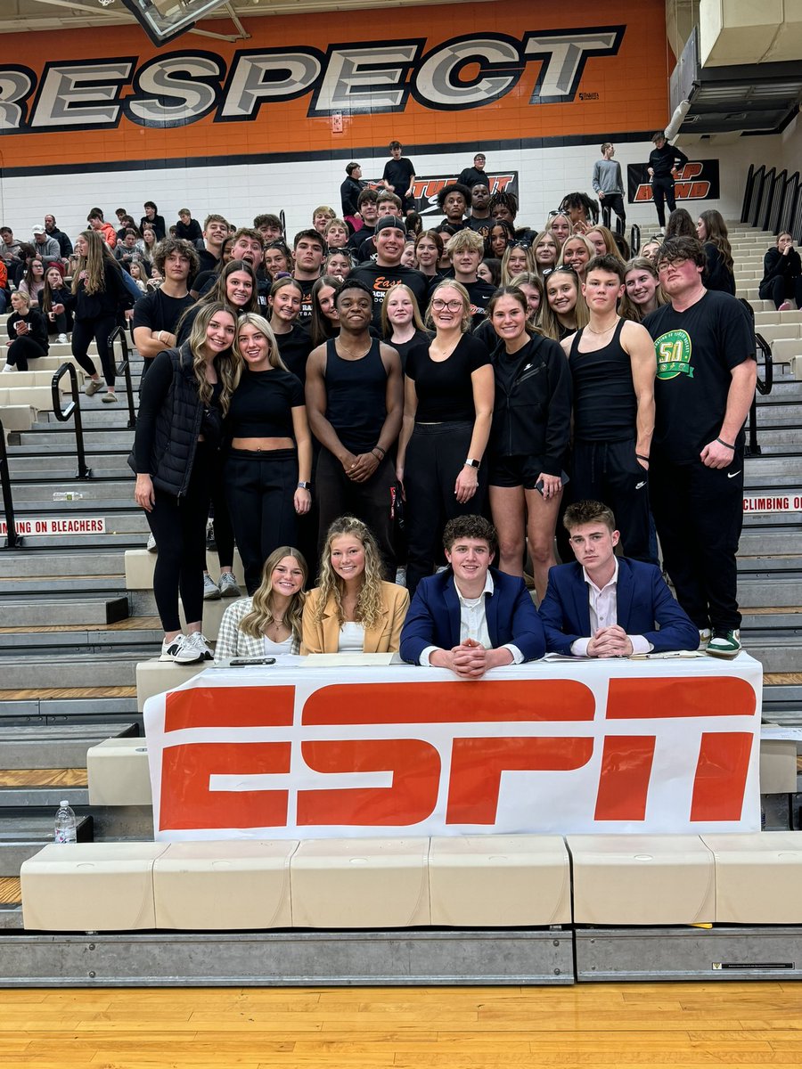 EHS Student Section (@ehs_raiders) on Twitter photo 