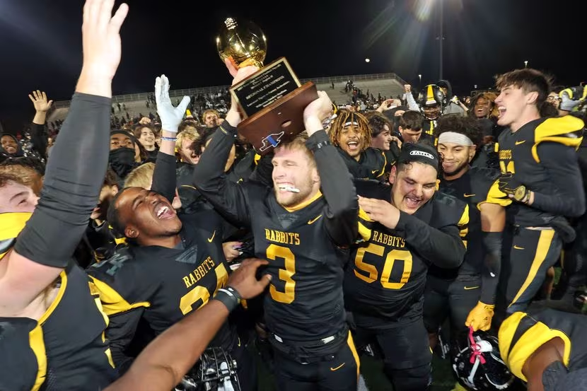 Forney’s magical season continues after beating Lancaster in double-overtime thriller 🐰📈

<a href="/Lassimak/">Lia Assimakopoulos</a> | #TXHSFBPlayoffs 

Read more: dallasnews.com/high-school-sp…