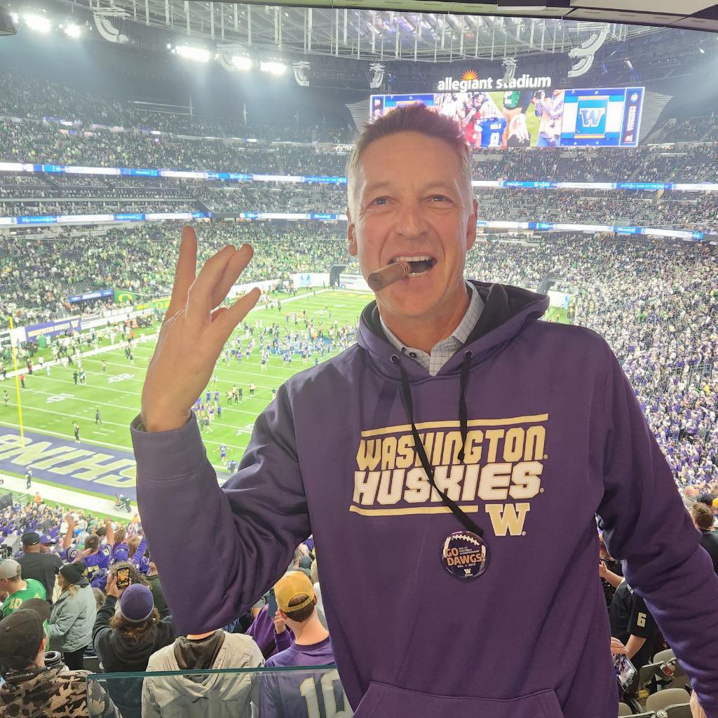 Bow down <a href="/UW_Football/">Washington Football</a> who doubted? I brought the victory cigar.