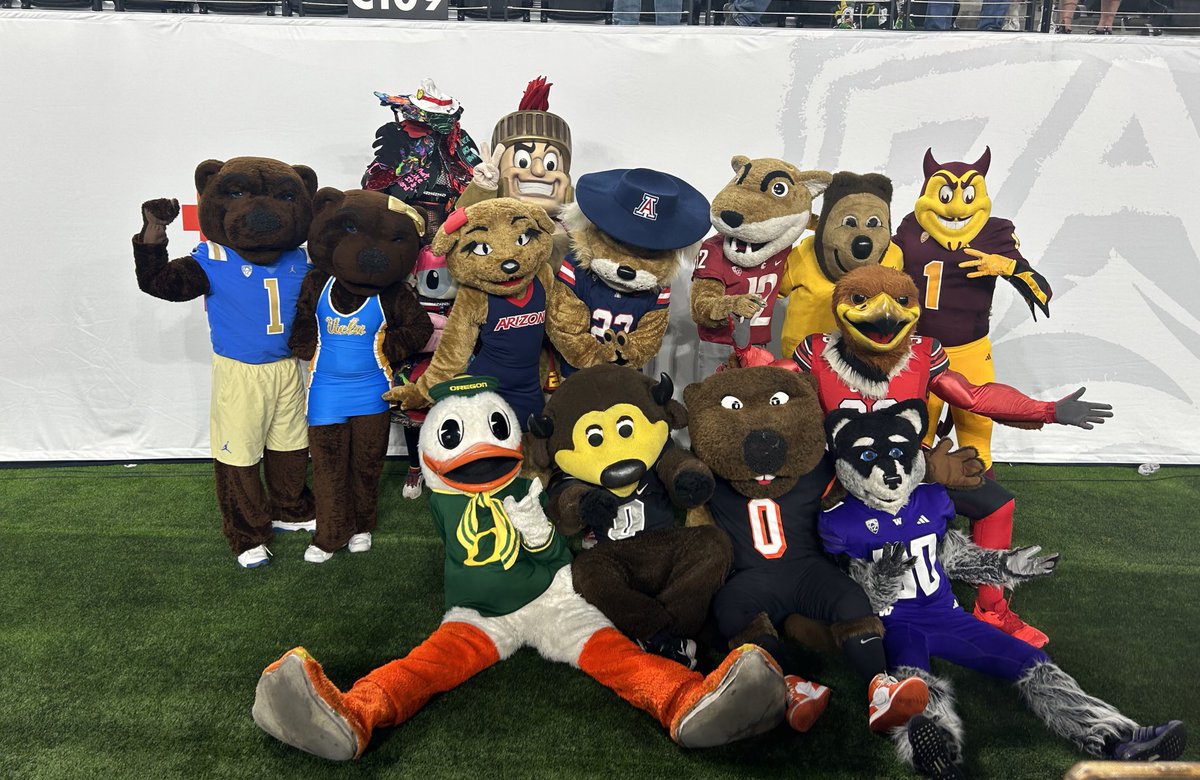 PFF_College's tweet photo. THANK YOU FOR EVERYTHING❤️

(📸: @rodger) https://t.co/5hVjE5CpIs