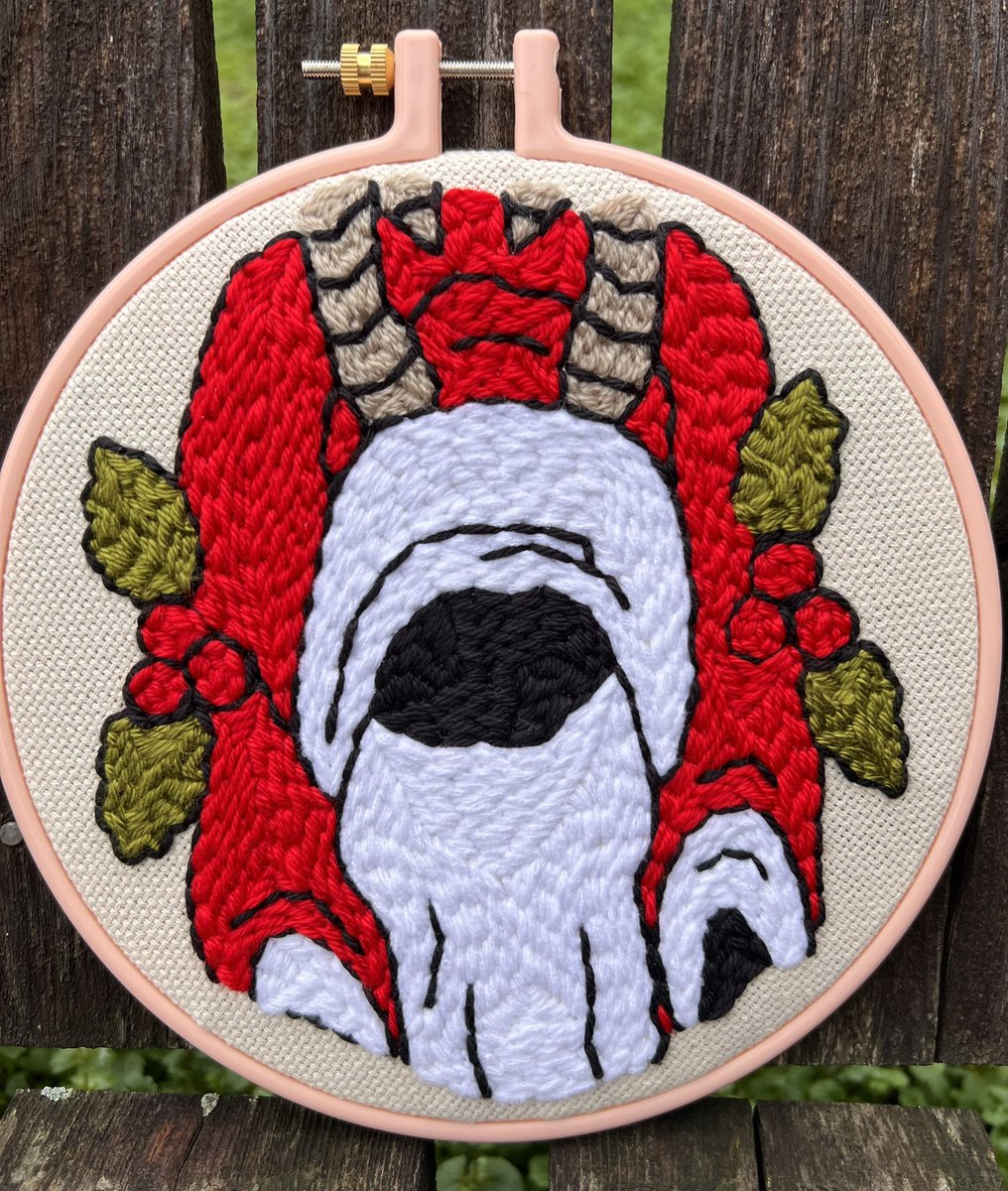 bobbiwolf_art's tweet photo. Krampus
8” hoop
Punchneedle 
#ArtistOnX  #hoopart #christmas #krampus #krampusart #punchneedle https://t.co/6QXW9HYMN9
