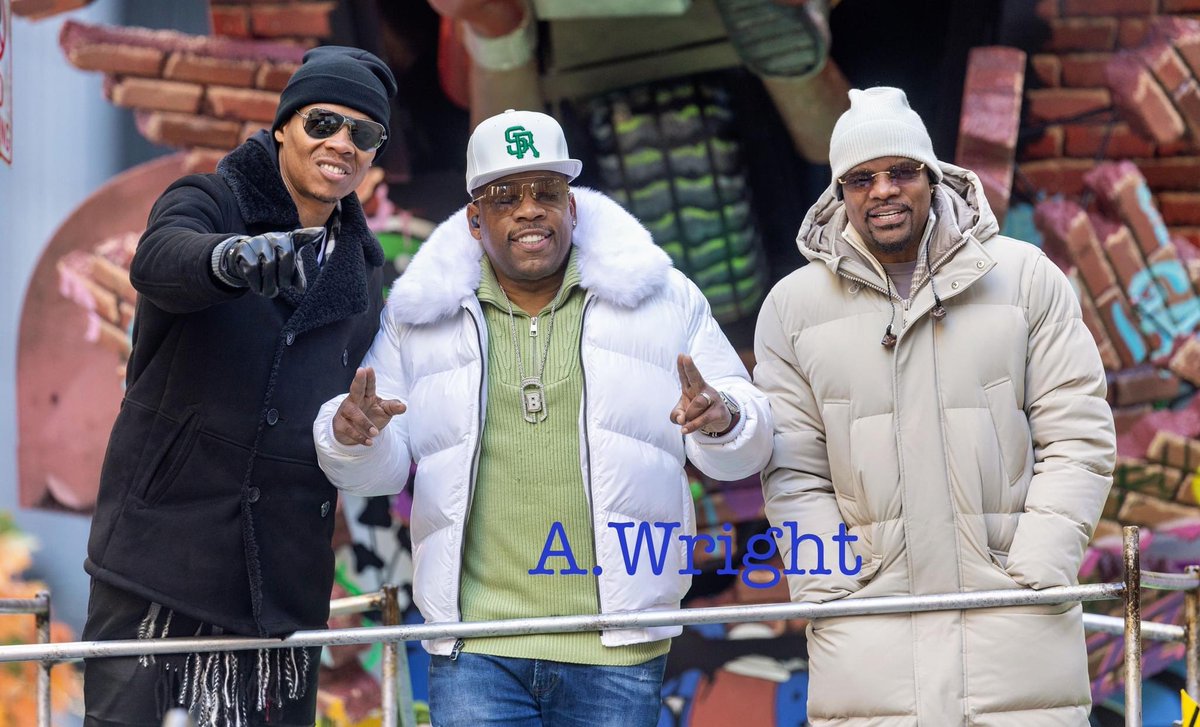 adwimages's tweet photo. @OriginalBBD @Macys #thanksgiving2023 #parade #Celebrities #singers #songwriters https://t.co/iGr1sgy03K