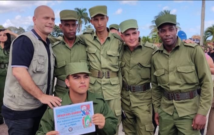 ¡Siempre de verde olivo! ¡Felicidades a los combatientes de nuestras gloriosas Fuerzas Armadas Revolucionarias! #Cuba #CDRCuba #SiempreDeVerdeOlivo