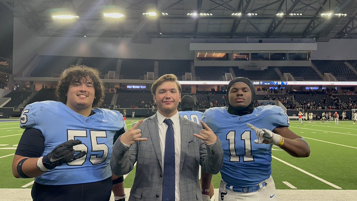 These Emerson Playmakers put up Video game 🎮 like numbers tonight:

Micheal Hawkins (<a href="/mikehawkinsj/">michael Hawkins</a>)
21/25 Comp, 316 YDS, 3 PASS TDs
125 Rush YDS, 3 RUSH TDs 🔥
0 Turnovers ✅

Kylen Evans (<a href="/ky_2_/">Kylen Evans</a>) 
8 RECs 196 REC YDS 2 REC TDs

Izzy Bills (<a href="/Izzy_bills5/">Ishaqq “Izzy” Bills</a>)
11 CARs 89 YDS 1 RUSH TD