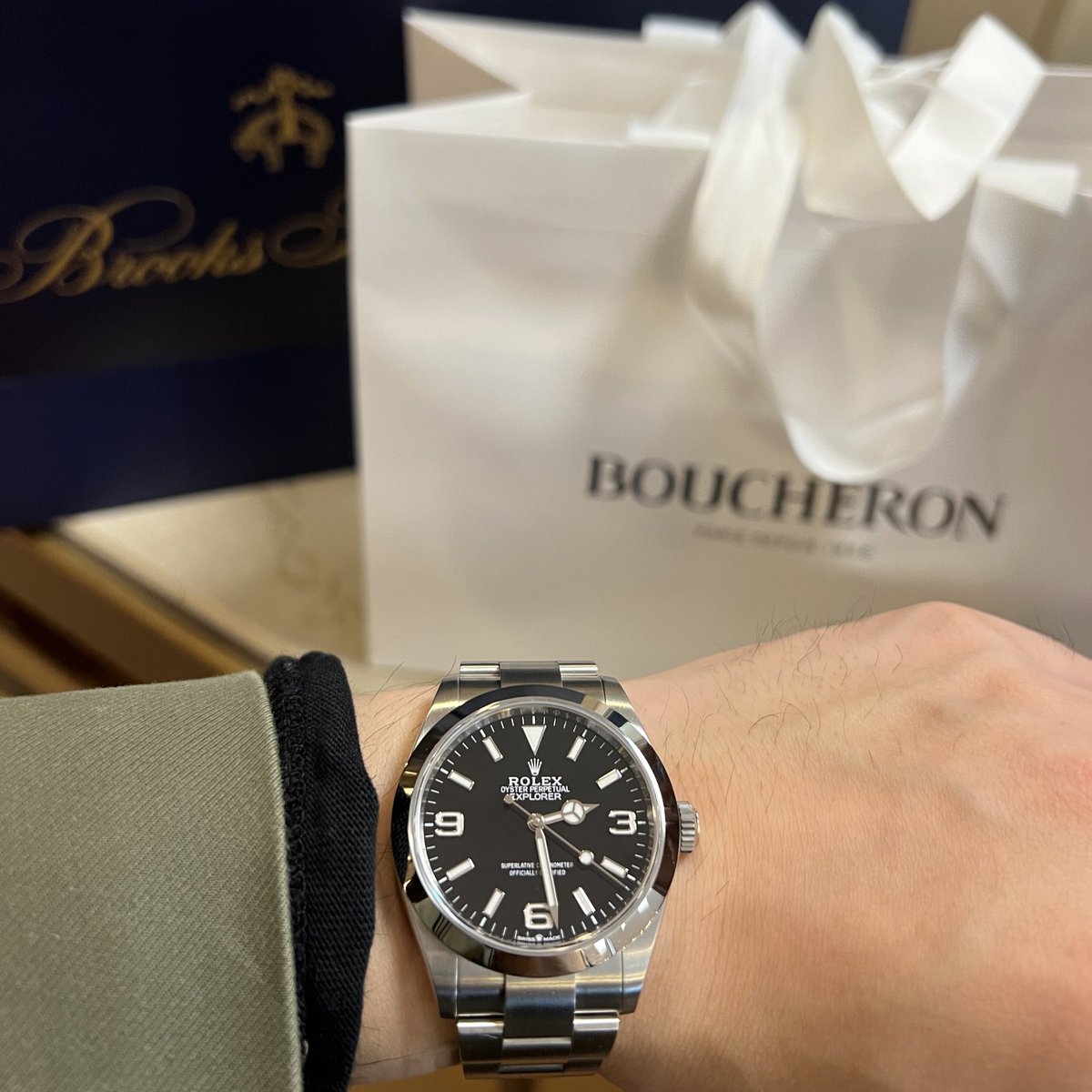Go_Alessandro55's tweet photo. そんなわけで新しい相棒、エクスプローラーⅠ 40mm。
この上なくシンプルで、タフで、そして美しい。シーンを選ばない汎用性も魅力。
実機を腕に巻いてみて、その隙のない完成度に感動して即決。かなり満たされてしまったので、しばらく時計は買わないかもしれません…。 #rolex #Explorer40 https://t.co/aPAXNR5zES